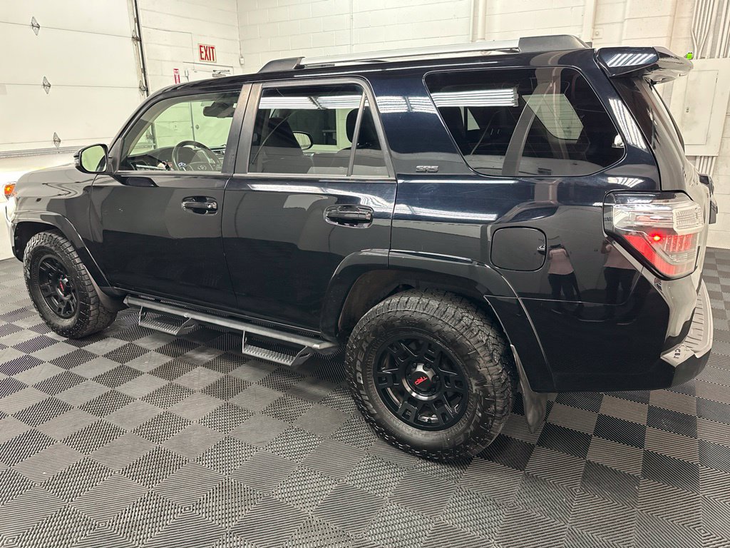 Used 2022 Toyota 4Runner SR5 Premium w/ Moonroof Package AWD/4WD image 6