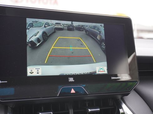 Used 2021 Toyota Venza XLE w/ Carpet Mat Package (TMS) image 27