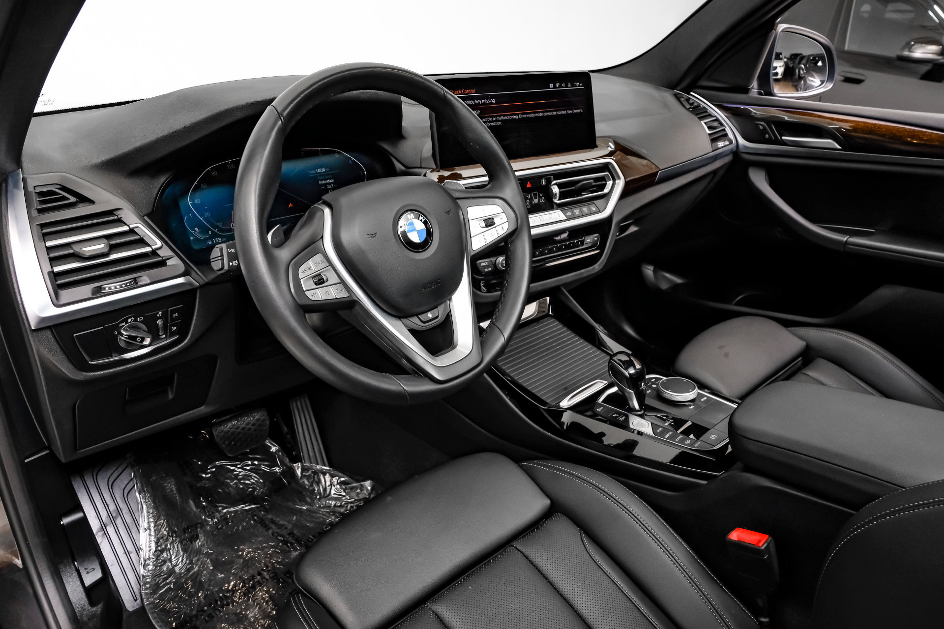 Used 2024 BMW X3 xDrive30i w/ Premium Package AWD/4WD image 3