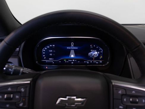 Used 2024 Chevrolet Suburban Z71 w/ Luxury Package image 32