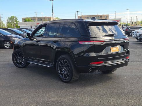 Used 2025 Jeep Grand Cherokee Summit AWD/4WD image 17
