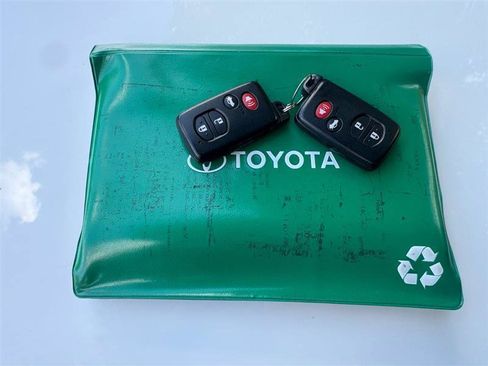 Used 2011 Toyota Camry Hybrid FWD image 19