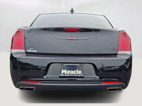 Used 2023 Chrysler 300 S w/ Comfort Group RWD image 5