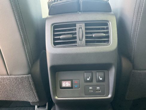 Used 2023 Nissan Rogue Platinum w/ Platinum Premium Package FWD image 13