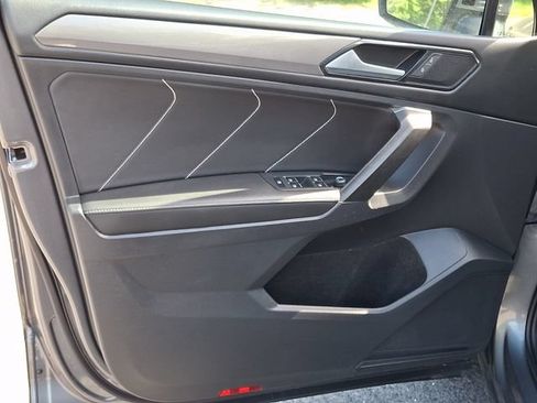 Certified 2023 Volkswagen Tiguan SE w/ Panoramic Sunroof Package FWD image 12