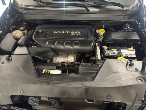 Used 2018 Jeep Cherokee Latitude Plus w/ Cold Weather Group AWD/4WD image 34