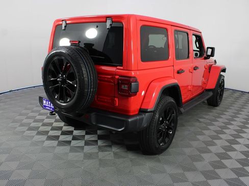 Used 2025 Jeep Wrangler Unlimited Sahara AWD/4WD image 23