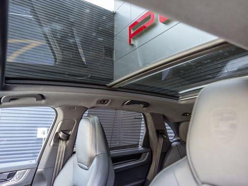 Certified 2024 Porsche Cayenne AWD/4WD image 16