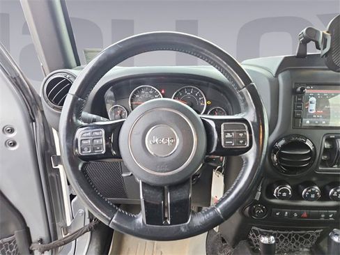 Used 2015 Jeep Wrangler Unlimited Sahara image 13