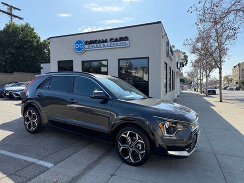 Used 2024 Kia Niro EX Touring image 1