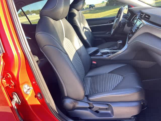 Used 2020 Toyota Camry SE w/ Convenience Package FWD image 12