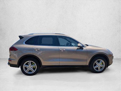 Used 2016 Porsche Cayenne S AWD/4WD image 4