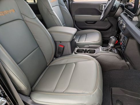 New 2026 Jeep Gladiator Mojave image 32