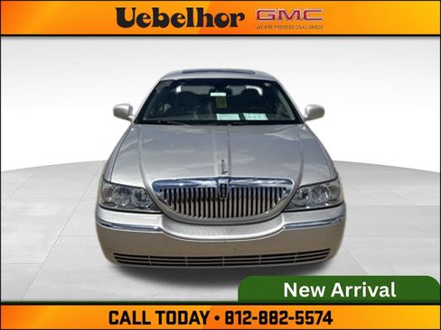 Used 2004 Lincoln Town Car Ultimate RWD image 11