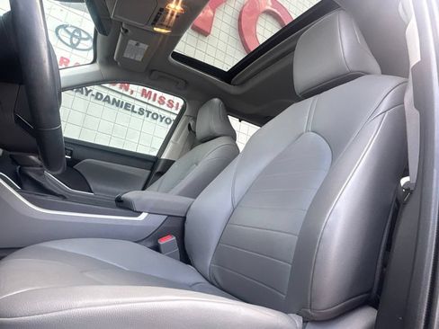 Used 2020 Toyota Highlander XLE FWD image 10