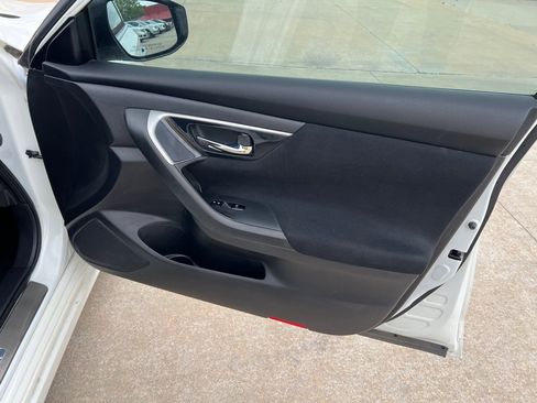 Used 2014 Nissan Altima 2.5 SV w/ Convenience Package FWD image 10