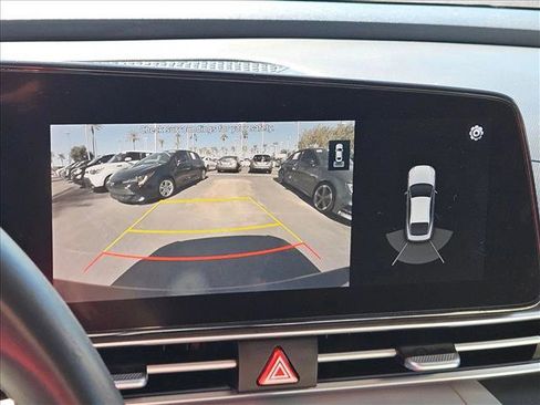 Used 2021 Hyundai Elantra Limited image 12