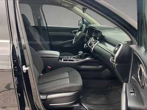 Used 2023 Kia Sorento LX FWD image 5