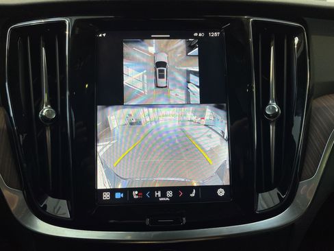 Used 2025 Volvo V60 B5 Cross Country Plus image 45