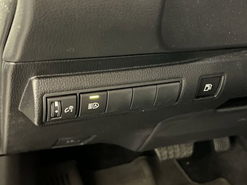 Used 2025 Toyota Corolla LE image 31