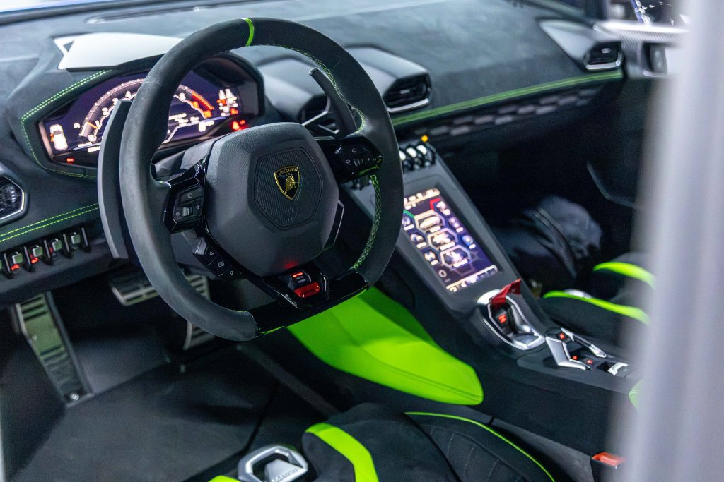 Used 2022 Lamborghini Huracan STO RWD image 39