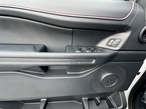 Used 2023 Ford Expedition Limited image 11