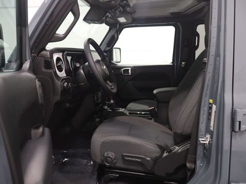 New 2025 Jeep Gladiator Sport image 11