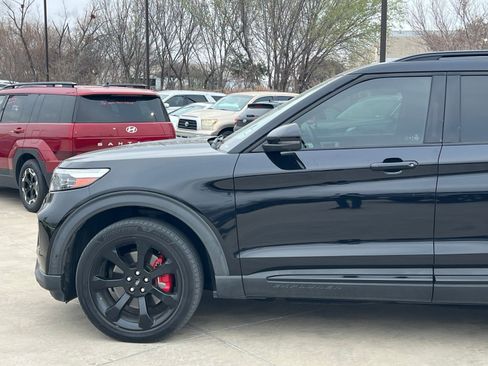 Used 2020 Ford Explorer ST w/ ST Street Pack image 7