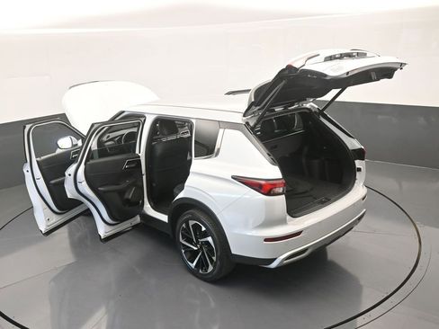 Used 2023 Mitsubishi Outlander SE image 74