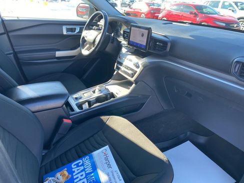 Used 2021 Ford Explorer XLT image 10