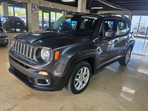 Used 2016 Jeep Renegade Latitude w/ Popular Equipment Group image 3