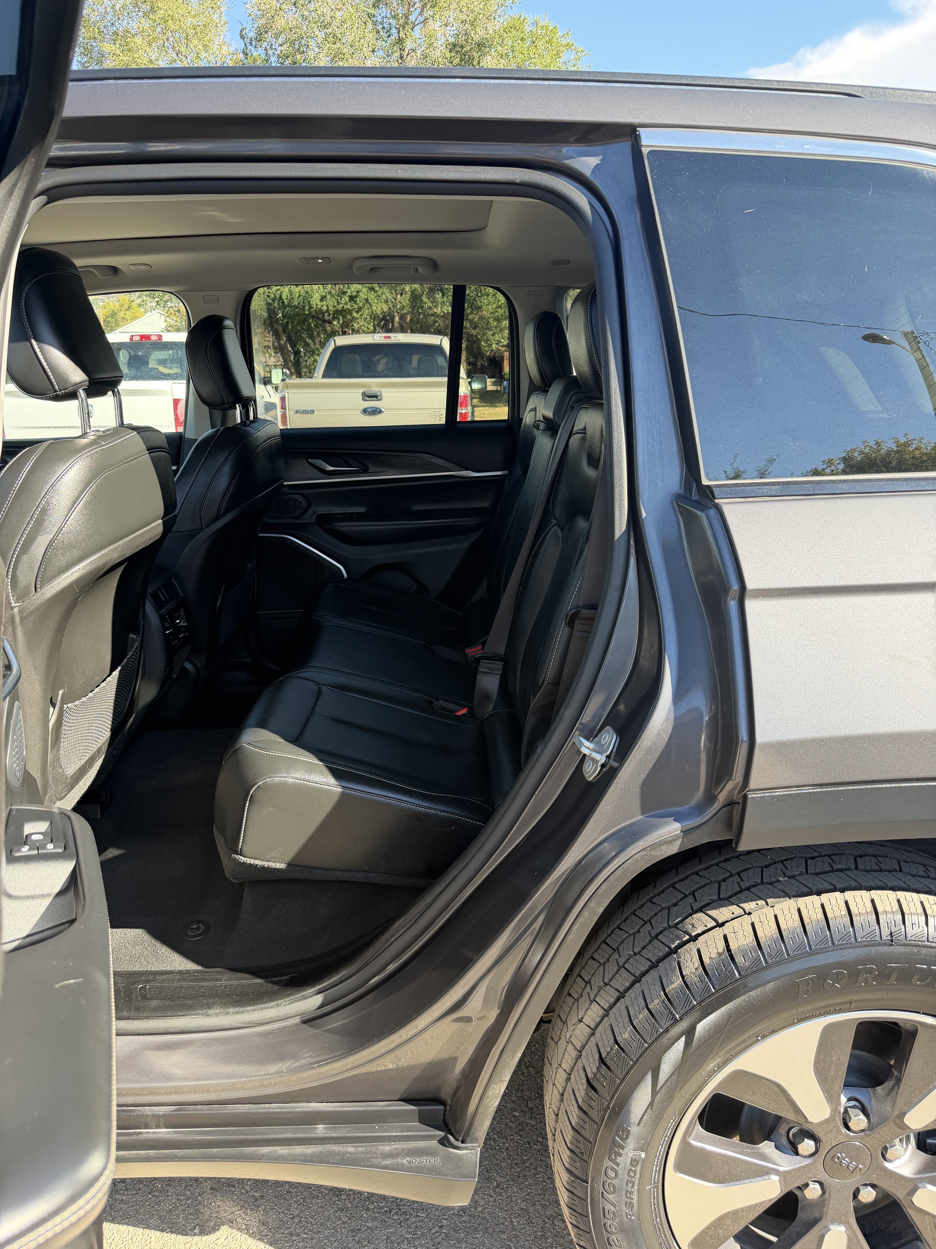 Used 2023 Jeep Grand Cherokee 4WD 4xe image 18