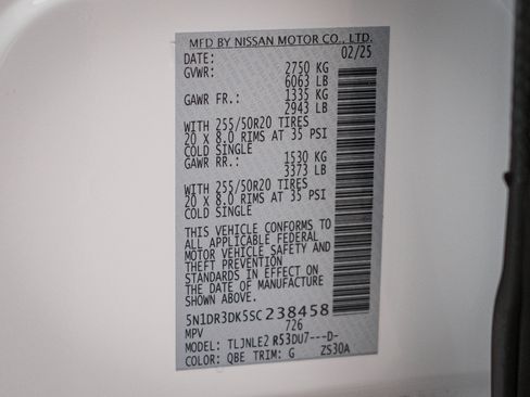 Used 2025 Nissan Pathfinder Platinum image 38