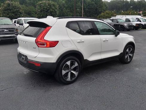 Used 2023 Volvo XC40 B4 Ultimate FWD image 4