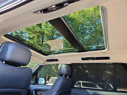 Used 2023 Land Rover Range Rover Long Wheelbase SE AWD/4WD image 25