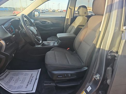 Used 2020 Chevrolet Traverse LT image 7