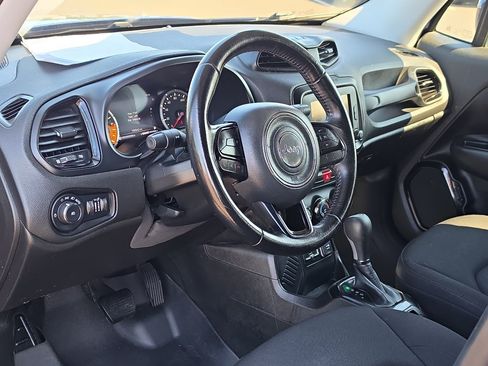 Used 2017 Jeep Renegade Altitude FWD image 14