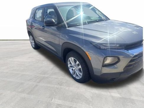 Used 2021 Chevrolet TrailBlazer LS FWD image 2