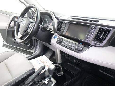 Used 2018 Toyota RAV4 Limited AWD/4WD image 28