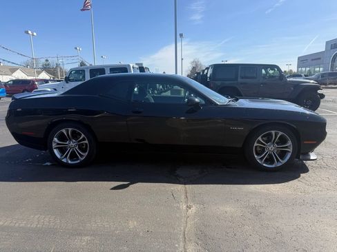 Used 2022 Dodge Challenger R/T RWD image 2