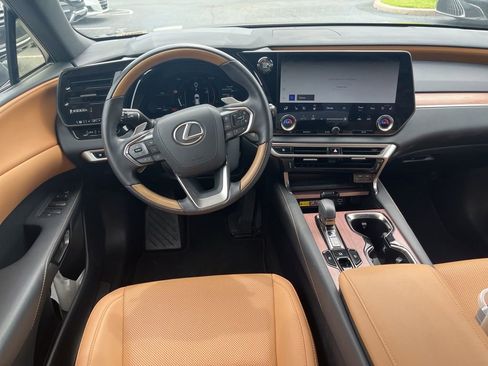 Used 2025 Lexus RX 350 Premium w/ Accessory Package (Z1) FWD image 4