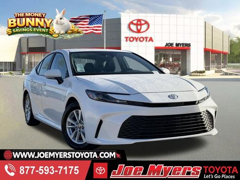 Used 2025 Toyota Camry LE FWD image 1
