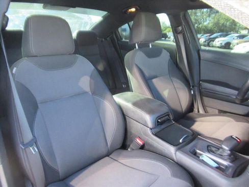 Used 2018 Dodge Charger SXT w/ Blacktop Package image 8