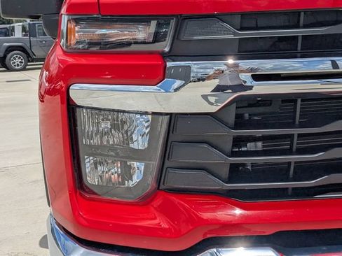 Used 2024 Chevrolet Silverado 2500 LT AWD/4WD image 12