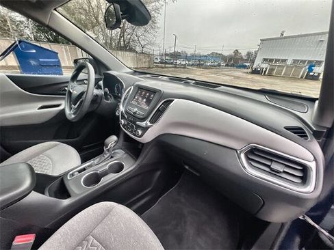 Used 2022 Chevrolet Equinox LS w/ LS Convenience Package image 28