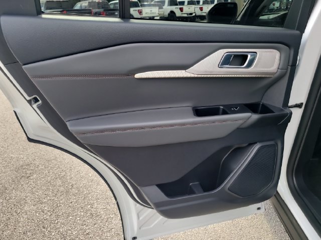 Used 2025 Ford Explorer Active w/ Active Comfort Package AWD/4WD image 13