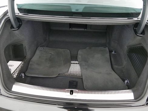 Used 2022 Audi S8 image 32