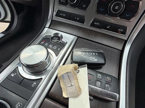 Used 2013 Jaguar XF RWD image 89