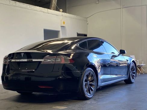 Used 2017 Tesla Model S 75 RWD image 4