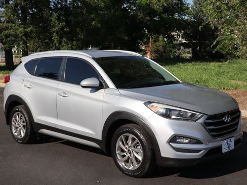 Used 2017 Hyundai Tucson SE image 2